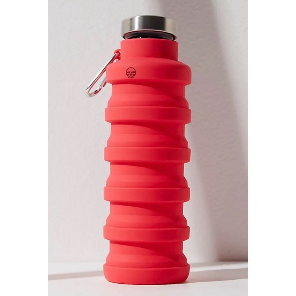 FP MOVEMENT X MAYIM
Exclusive 20 oz Collapsible
Carabiner Bottle
Color- Red
NWT